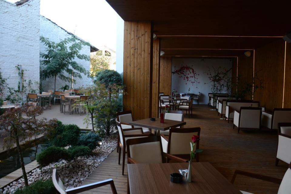 Zenti Plaza Hotel Дробета-Турну Северин Екстериор снимка