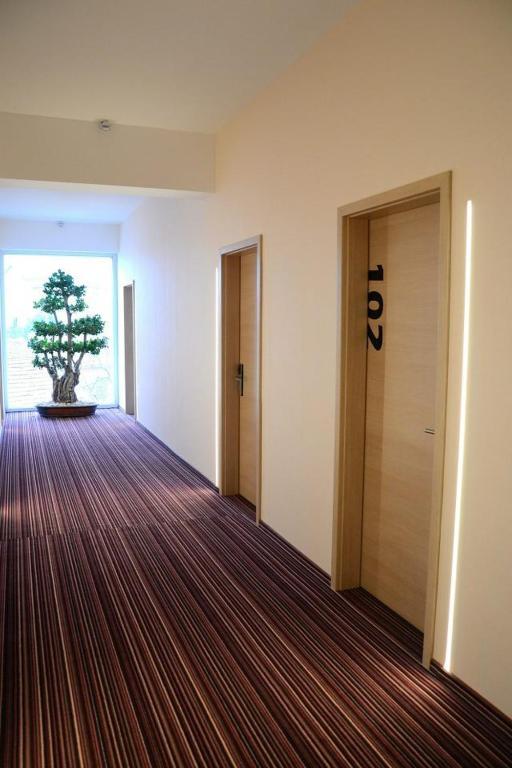 Zenti Plaza Hotel Дробета-Турну Северин Екстериор снимка