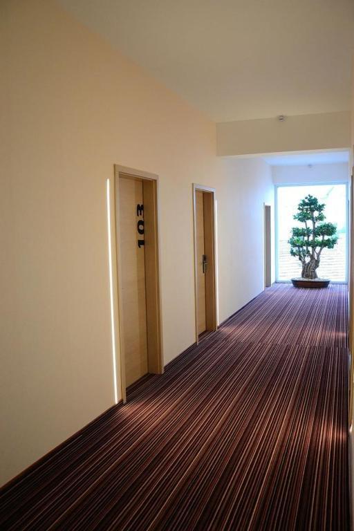 Zenti Plaza Hotel Дробета-Турну Северин Екстериор снимка