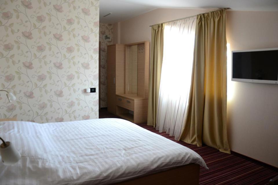 Zenti Plaza Hotel Дробета-Турну Северин Стая снимка